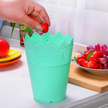 時尚與實用并存 塑料蕾絲鏤空迷你垃圾桶的辦公新體驗